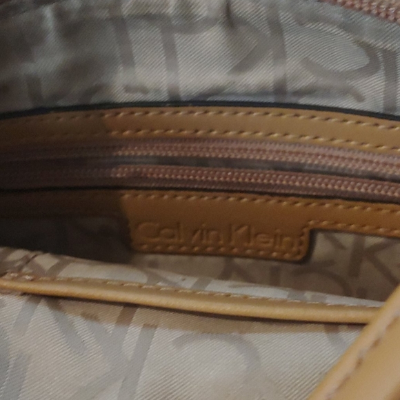 Calvin Klein crossbody bag - Picture 3 of 4